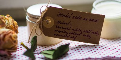 Krém můžete opatřit pěknou cedulkou