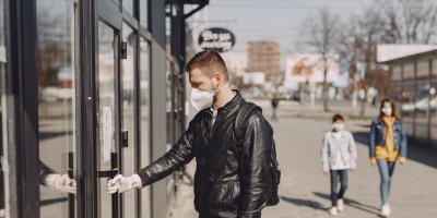 Od pátku přejde Česká republika zpět do čtvrtého stupně protiepidemického systému a opět bude platit zákaz volného pohybu osob