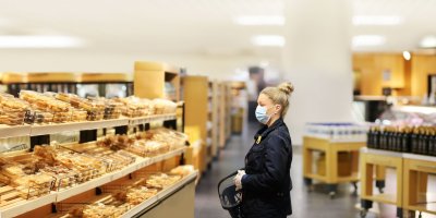 Jednorázové rukavice při nákupu pečiva jsou samozřejmostí