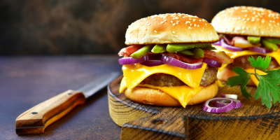 Cheeseburger se neobejde bez pořádného sýra – místo čedaru ale můžete zvolit i americký Monterey Jack