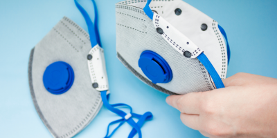 Respirátory s výdechovým ventilem chrání jenom nositele