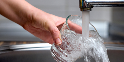 Naše tělo obsahuje v průměru 65 % vody, proto by její příjem neměl být podceňován