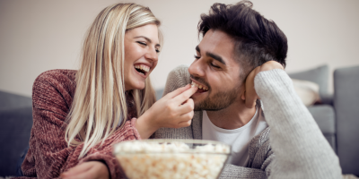 Popcorn k filmům neodmyslitelně patří. Co jiného si ještě dopřát?