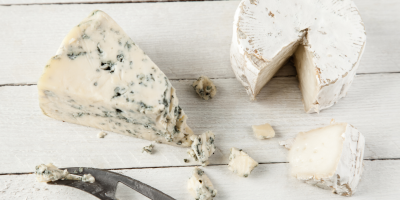 Plísňové sýry raději omezte, mohlo by se v nich skrývat nebezpečí
