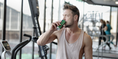 Dospělým čas od času energeťák neublíží, u dětí ovšem opatrně