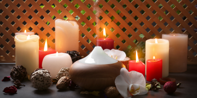 Je čas na voňavý domov! Zvolíte aroma lampu, tradiční svíčky či moderní difuzér?