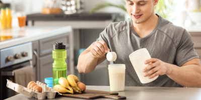 Bílkoviny by měly tvořit základ jak předtréninkového jídla, tak toho potréninkového