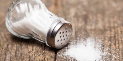 Stačí přidat pár zrnek rýže, a sůl v solničce se neslepí