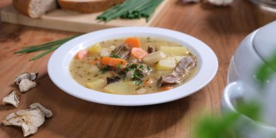 Poctivá domácí bramboračka se sušenými houbami