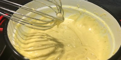 Holandská omáčka připomíná majonézu