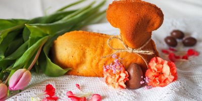 Upečený velikonoční beránek s výzdobou