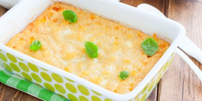 Keramická miska se zapečenými těstovinami