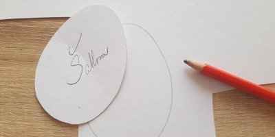 Vajíčko vystřižené z papíru