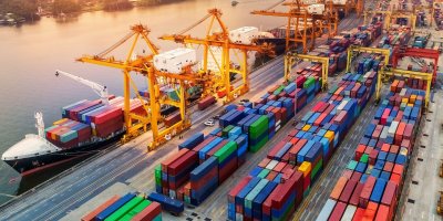 Poptávka po kontejnerové přepravě v tuto chvíli výrazně převyšuje její kapacitu.