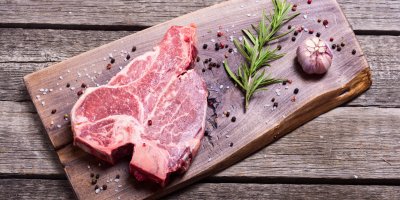 Vyvažte nedostatek kolagenu vhodnou stravou – pomohou vám luštěniny, tempeh či pořádný kus masa.