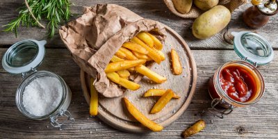 Honí vás mlsná? Připravte si domácí hranolky, u nichž si obsah lepku spolehlivě pohlídáte.