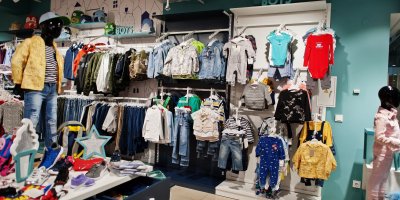 Obchody s dětským oblečením budou také otevřené.