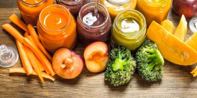 První příkrmy jsou hlavně o zelenině a ovoci.