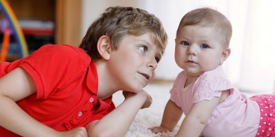 Chování rodičů může mít do vztahů sourozenců značný přesah – ujistěte se, že máte k dětem ten správný přístup.