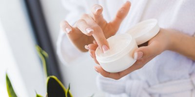 Pleťové krémy potřebují čas, aby se jejich účinek projevil.