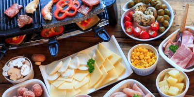 Raclette gril je ideální pro dlouhou společnou večeři v kruhu nejbližších.