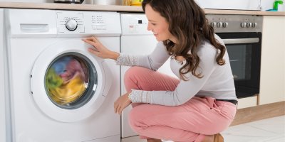 Zápach z pračky se může dostat i do prádla.