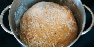 Mísa s vykynutým těstem