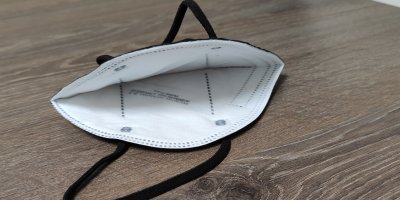 Značení respirátoru může být uvnitř, nebo zvenčí.