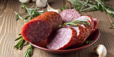 Salámy jsou v ČR oblíbené.