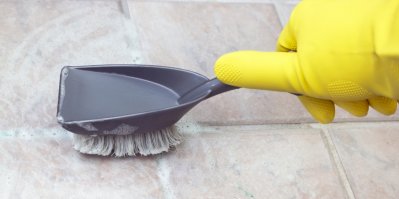 K čištění zašlých spár nepotřebujete speciální chemické přípravky. 