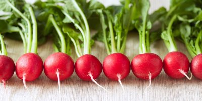 Ředkvičky jsou mimo jiné bohatým zdrojem vitamínu C, draslíku a selenu.