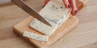 Některé plísně jsou prospěšné, jiné nebezpečné.