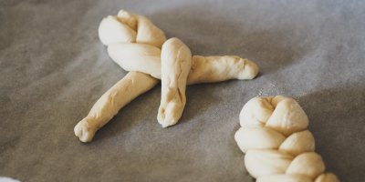 Housky motejte ze tří pramenů.