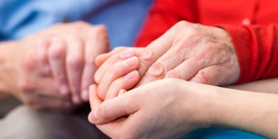 Lidé v postižených vesnicích potřebují psychickou i hmotnou pomoc.