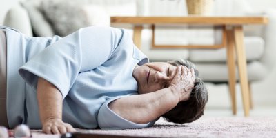 Pád je nebezpečný.