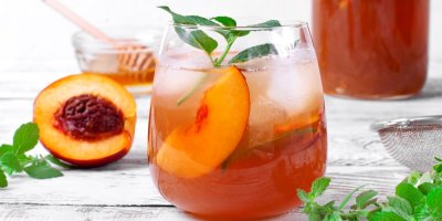 Ledový čaj s broskví a medem