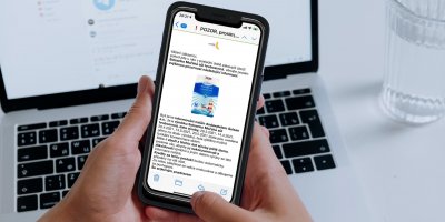 Mobilní telefon s e-mailem od společnosti Rohlik.cz, který informuje o nebezpečné hrubozrnné soli 