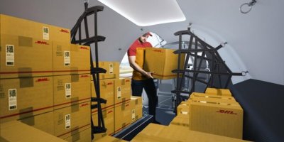 Nakládání letadla DHL od společnosti Eviaton