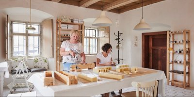 Mýdlárna Koukol ve Volfarticích sídlí v budově barokní fary z roku 1756