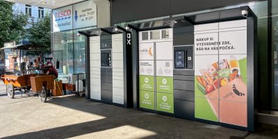 Výdejní box OX.point využívaný společností Rohlík