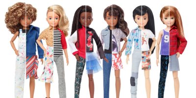 Řada panenek Barbie, které lze upravit holčičími, chlapeckými i neutrálními doplňky