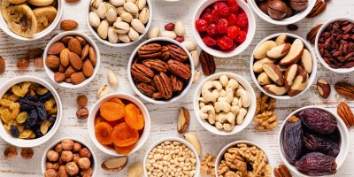 Mističky s různými druhy ořechů a sušeného ovoce