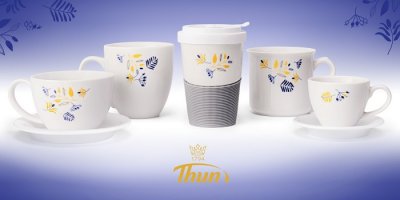 Sada bílého porcelánového nádobí s jemným vzorem