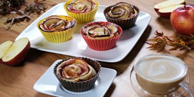 Rychlý podzimní dezert: Voňavé a jednoduché jablečné růžičky z listového těsta