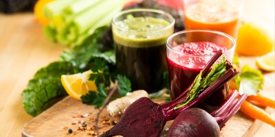 Zeleninové šťávy z mrkve, řepy a salátu