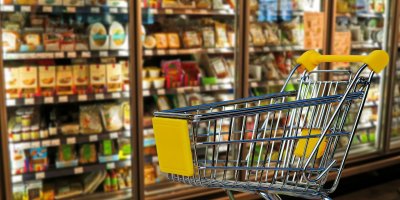 Nákupní košík v supermarketu