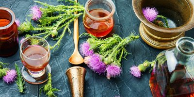 Ostropestřec, hmoždíř a další lékárenské pomůcky