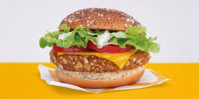 Oficiální fotografie vegetariánského burgeru McDonald's
