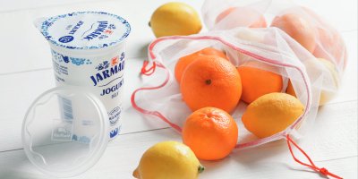 Jogurt a sáček s citrusy z Kauflandu
