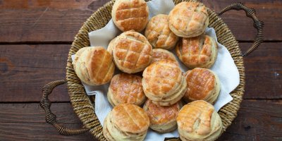 Škvarkové pagáče v ošatce